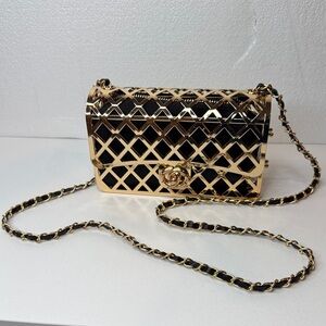 Elegant Black and Gold Crossbody Bag